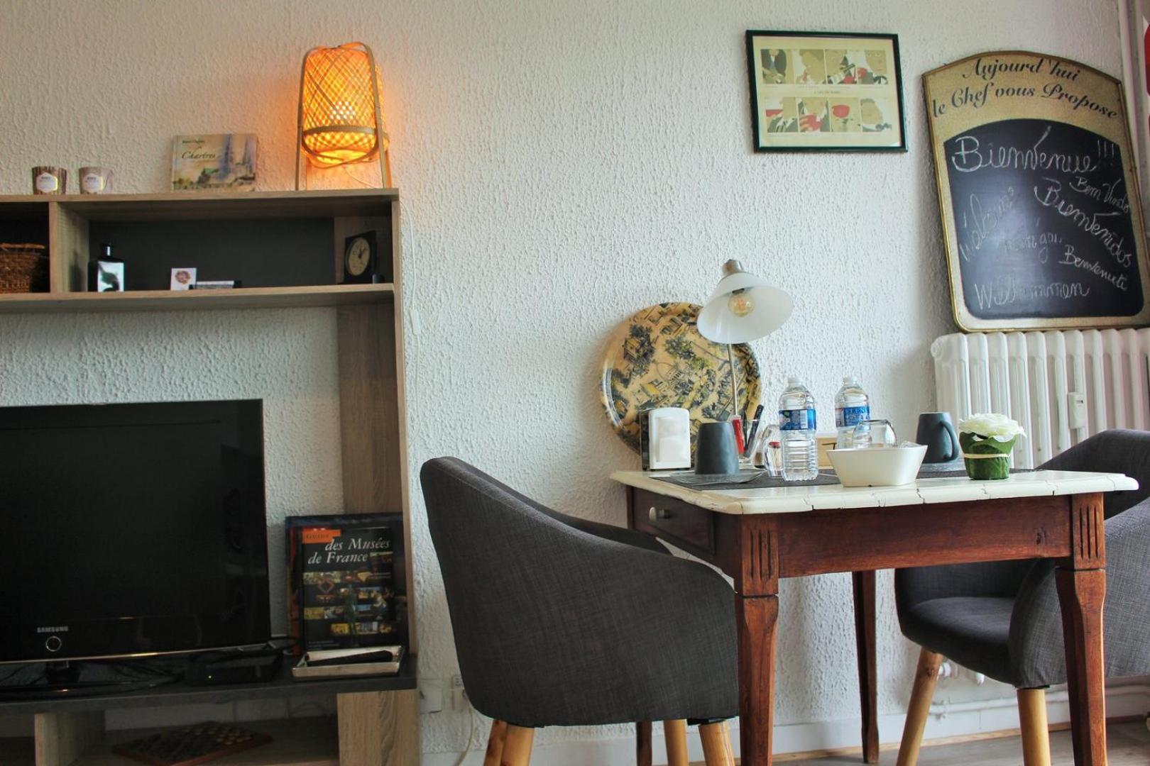 Le Clos Pichot - Studio Avec Balcon, Parking Prive - 5Mn Gare Chartres Kültér fotó
